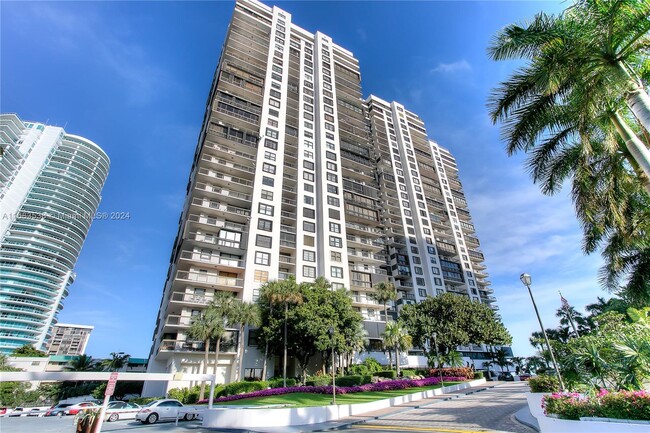 Primary Photo - 2333 Brickell Ave