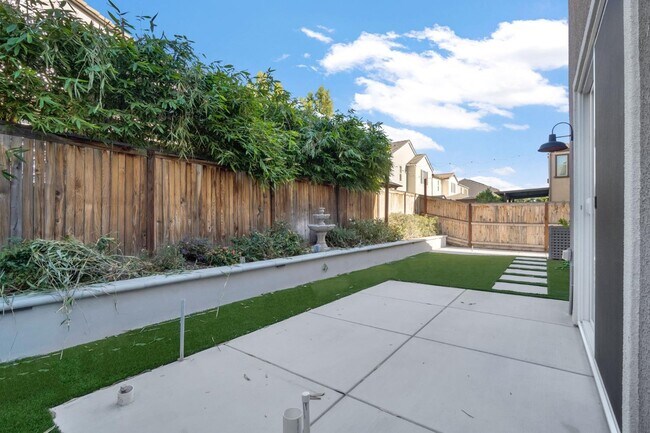 Building Photo - 4415 Horizon Dr