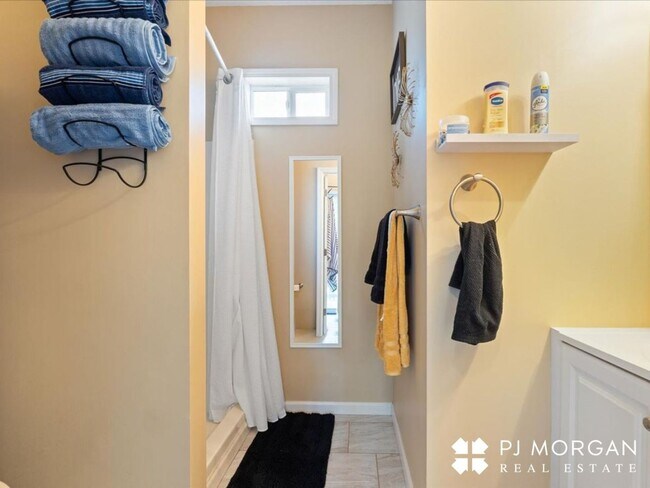 Building Photo - South Omaha Charm -Half off the 1st months rent!