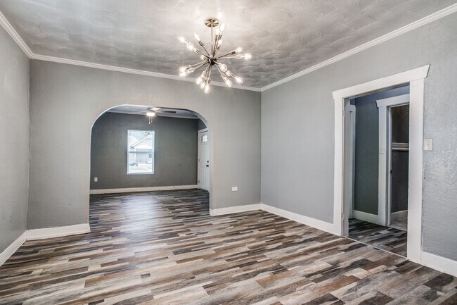Building Photo - Single-Family Home Available!