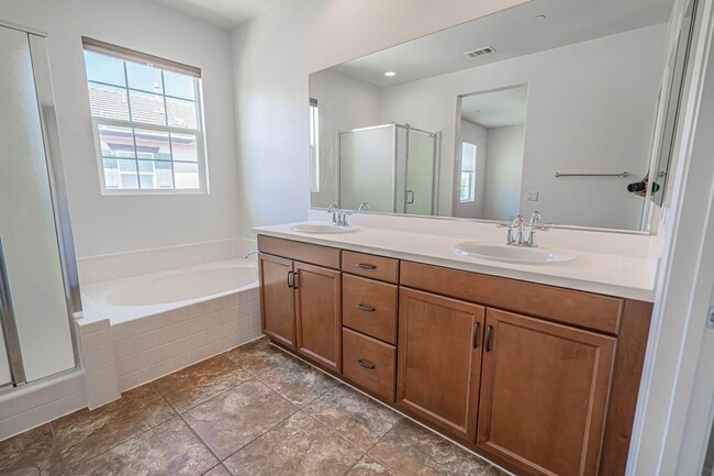 Building Photo - Beautifully Remodeled 3-Bedroom Home in Sa...
