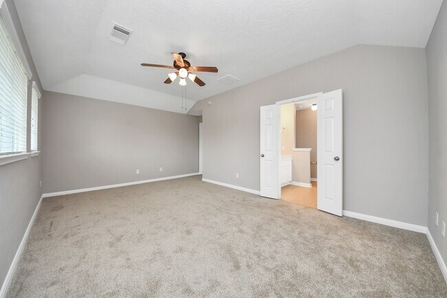 Building Photo - 7447 Oakwood Canyon Dr
