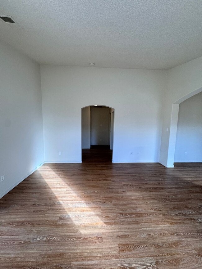 Building Photo - 3 bed 2 bath home in Los Lunas  MOVE IN SPECIAL!
