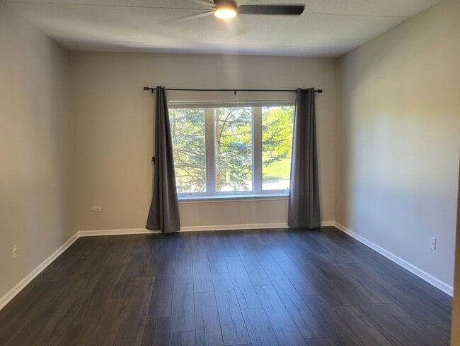 Building Photo - 3451 N Carriageway Dr