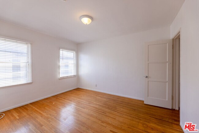 Building Photo - 8537 Cashio St