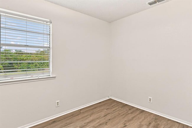 Building Photo - 5700 Cherry Park