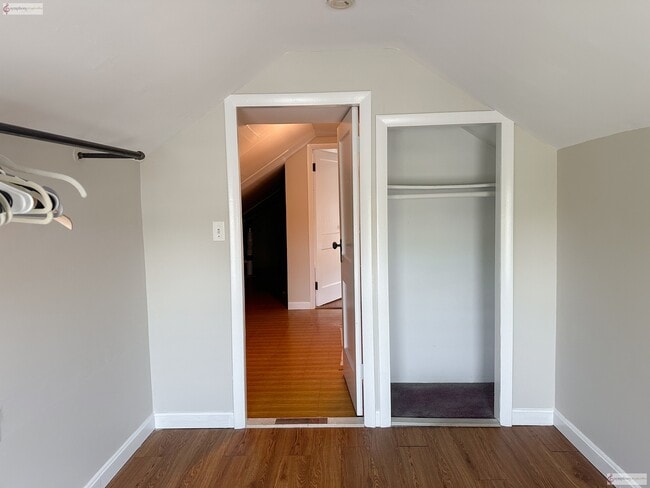 Building Photo - 14 Oakton Ave