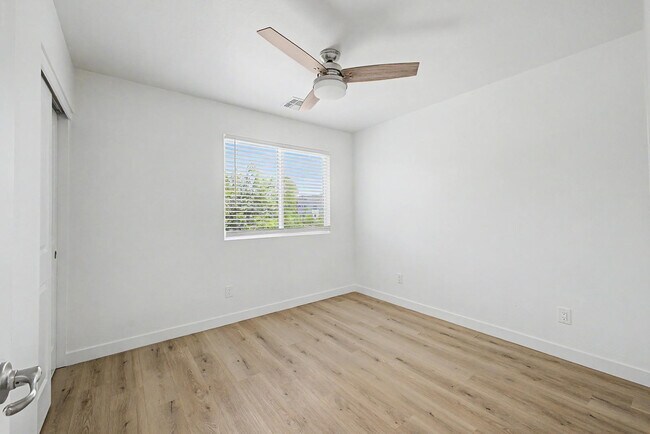 Building Photo - 136 W Latona Rd
