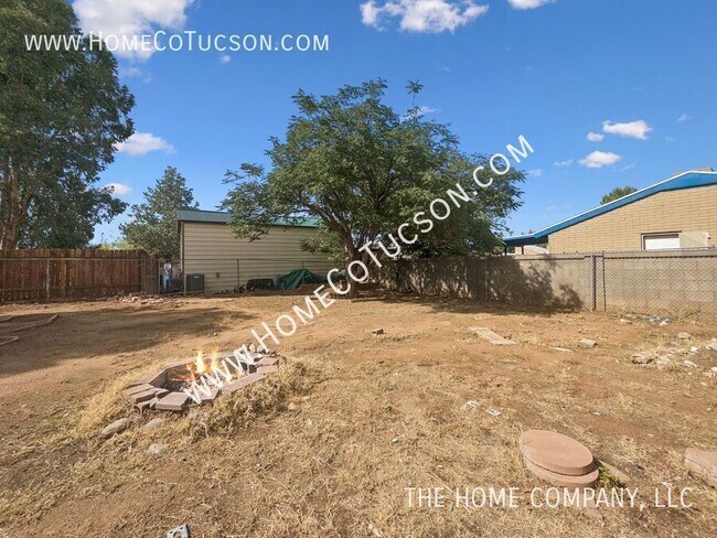 Building Photo - 5123 Paseo Las Palmas