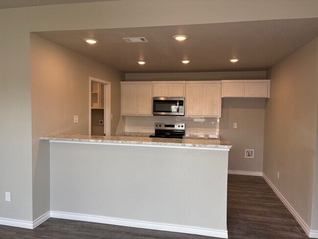 Building Photo - 2109 Wildewood-B