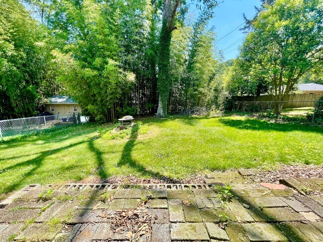 Building Photo - Beautiful 3 Bed 1 Bath Home Located near target shopping center off of Battleground in desirable ...