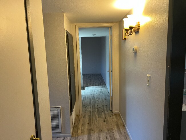 Building Photo - 10415 W Cameo Dr