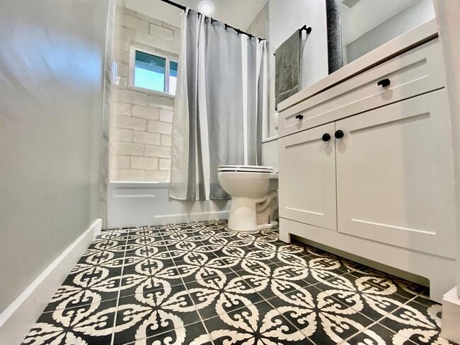 Building Photo - 7302 Shadywood Dr