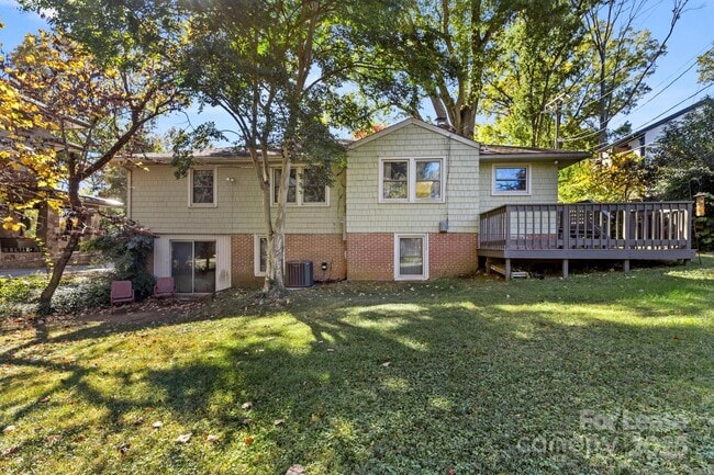 Building Photo - 2917 Forest Park Dr