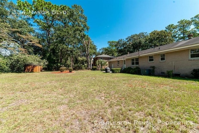 Building Photo - 1334 Manor Blvd
