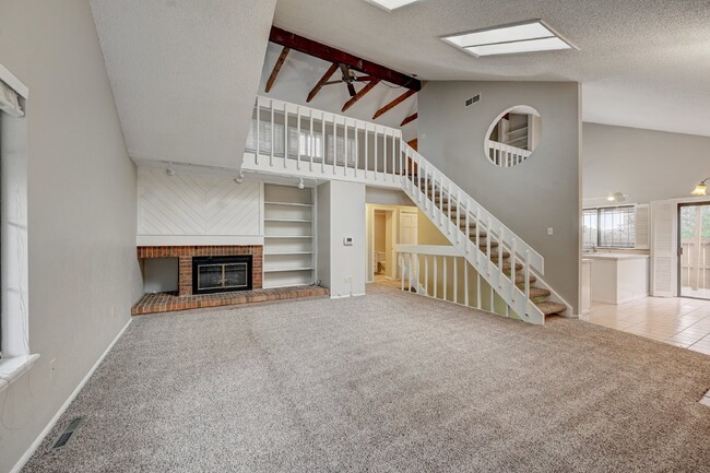 Building Photo - $2,495 2 Bed, 2 Bath Townhome in Aurora wi...