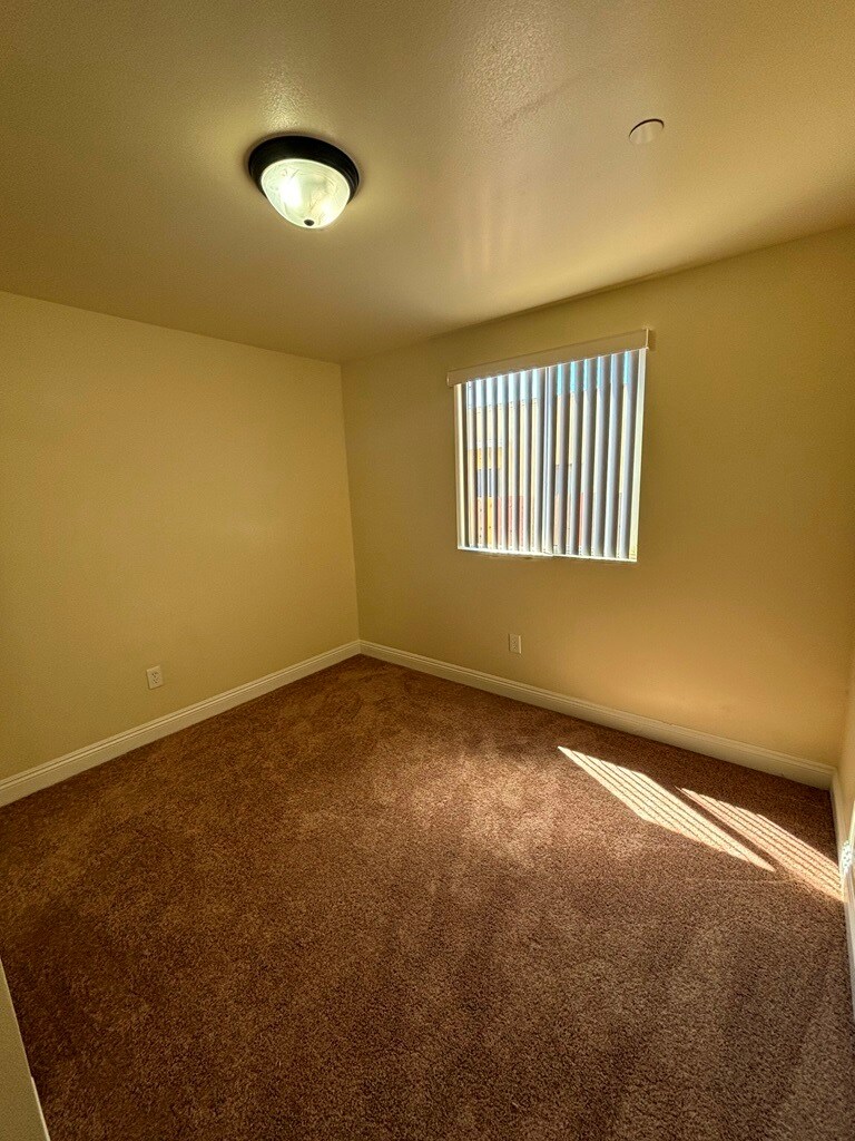 Building Photo - 314 E 120th St