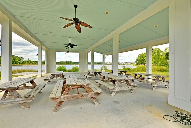 Building Photo - Beautiful Ranch Style Home in Foxbank