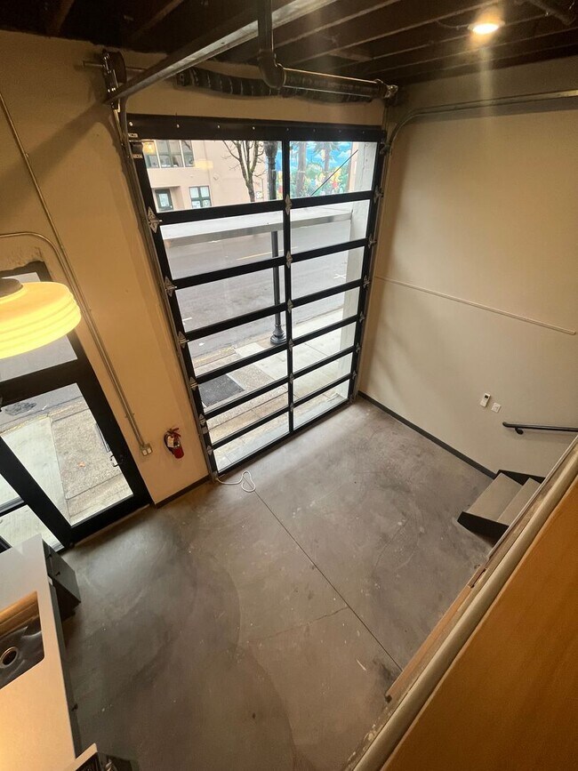 Building Photo - 1 Bedroom 1-Bathroom W/ Large Loft (2nd Bedroom or workspace)