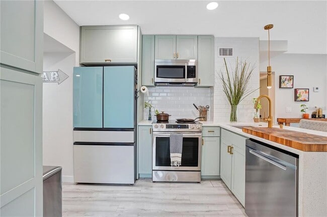 Building Photo - 1891 Oglesby Ave