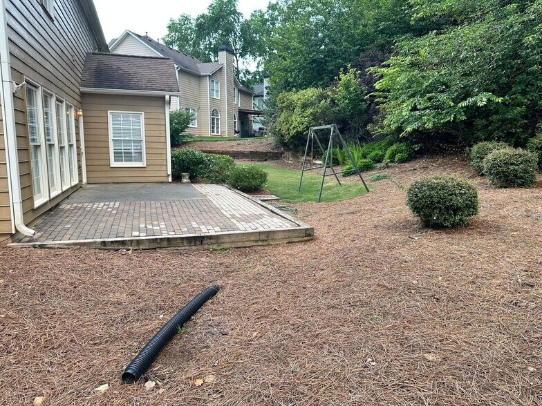 Building Photo - 420 White Rose Trce