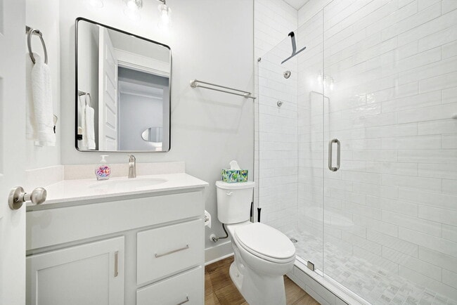 Building Photo - 323 Suwanee Dr