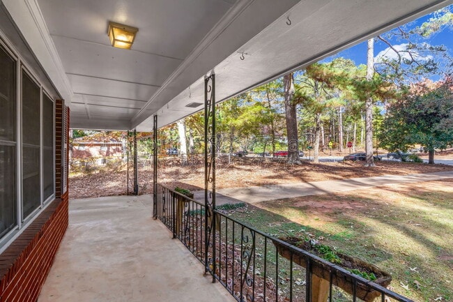 Building Photo - 1024 Hambrick Rd