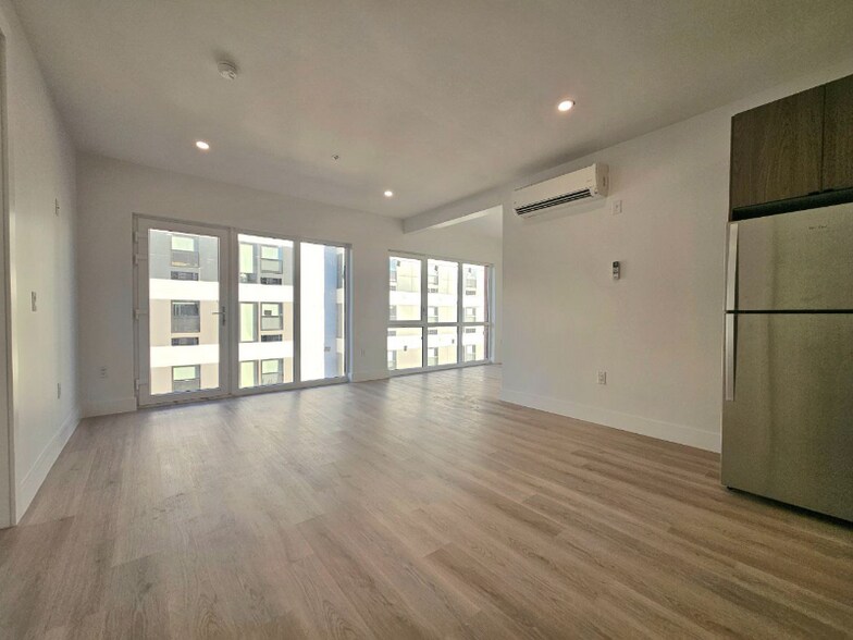 Building Photo - 19 Livingston St