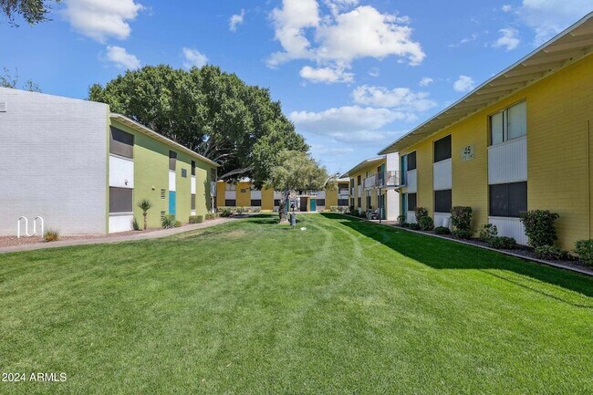 Building Photo - 615 S Hardy Dr