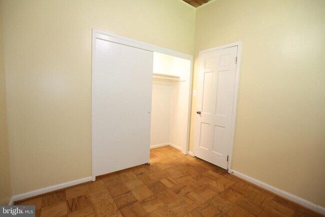 Building Photo - 4325 Americana Dr