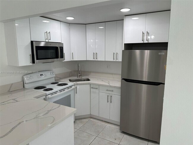 Primary Photo - 4715 NW 7th St
