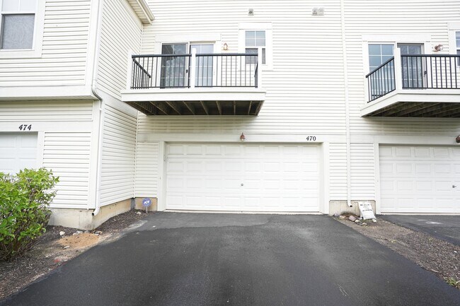 Building Photo - 470 Grosvenor Ln