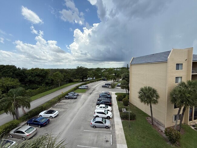Building Photo - 2788 Tennis Club Dr