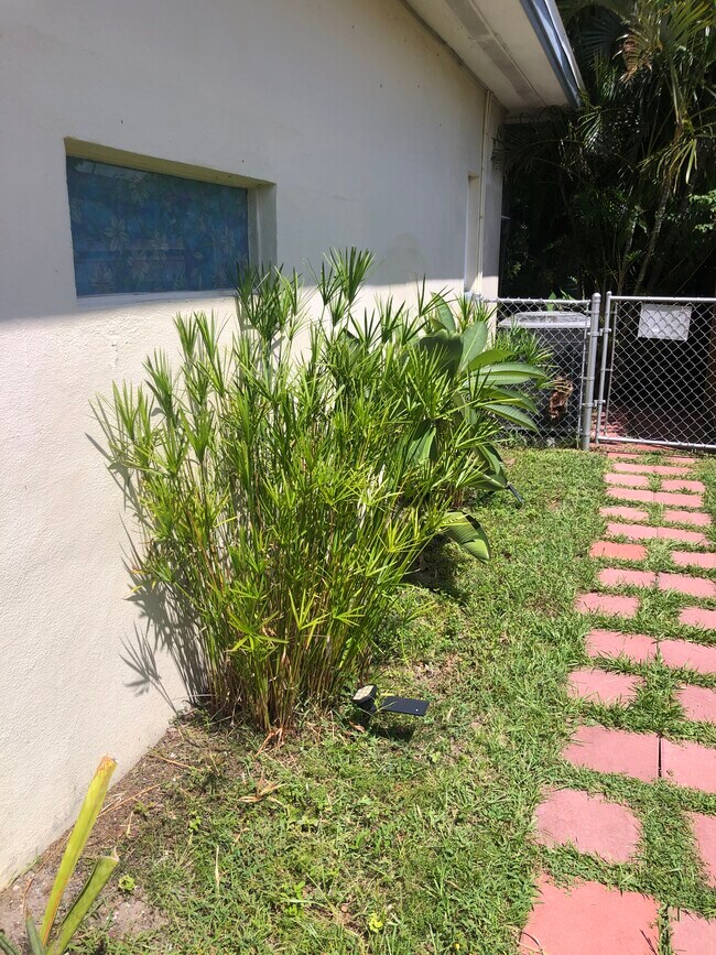 Building Photo - 1706 Druid Rd E