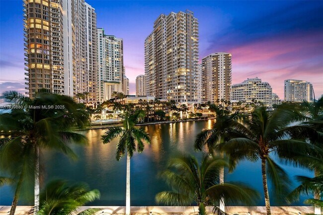 Primary Photo - 495 Brickell Ave
