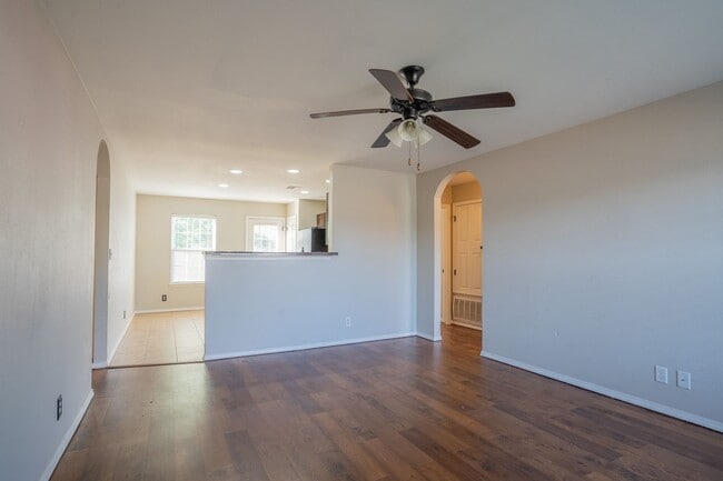 Building Photo - Lovely Broken Arrow Home! 3/2 with a great...