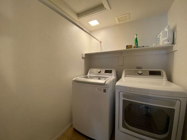 Building Photo - Scottsdale 3 bedroom 2 bath single level home