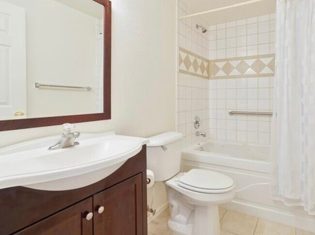 Building Photo - 1036 Willowcrest Dr