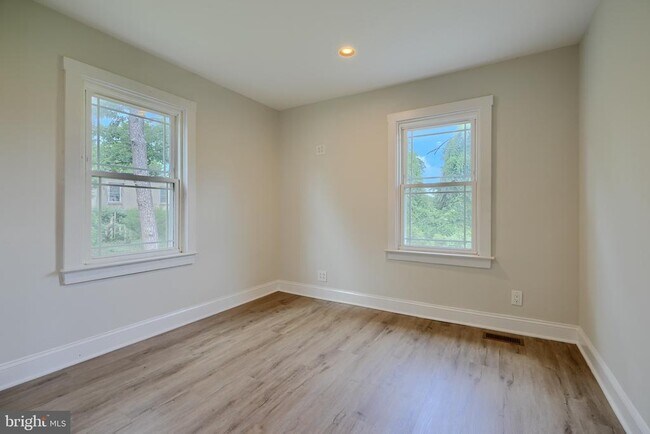 Building Photo - 5019 St Georges Ave.