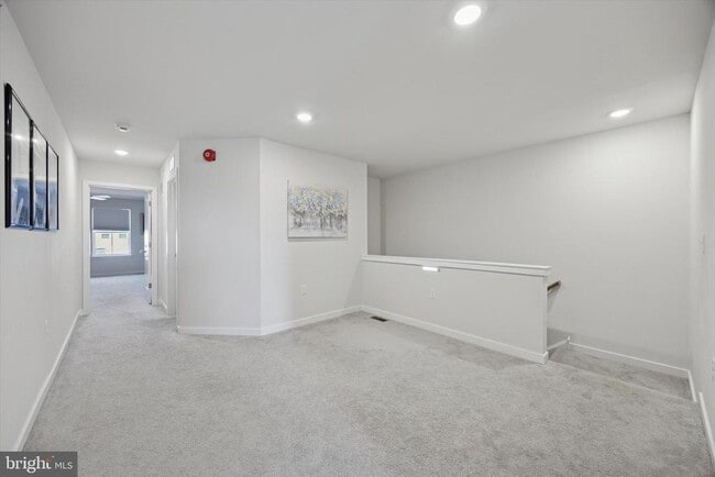 Building Photo - 68 Painters Wy