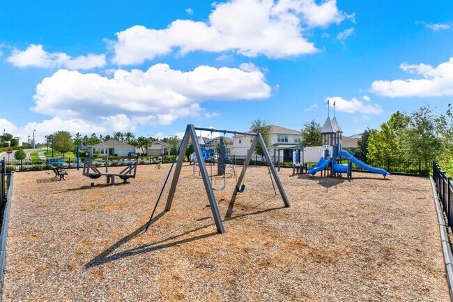 Building Photo - 3459 Current Ave