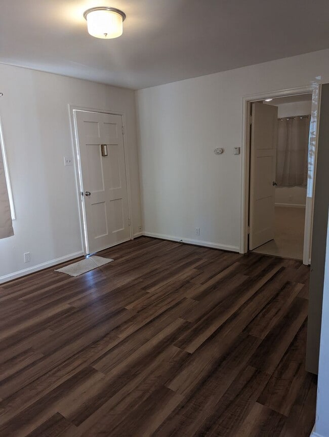 Building Photo - 2 Bedroom 1 Bathroom Single Family Home ju...