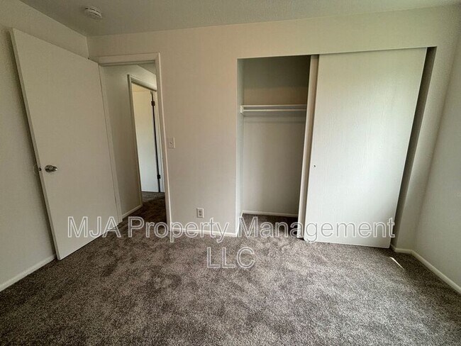Building Photo - 4642 S Arlington Park Dr
