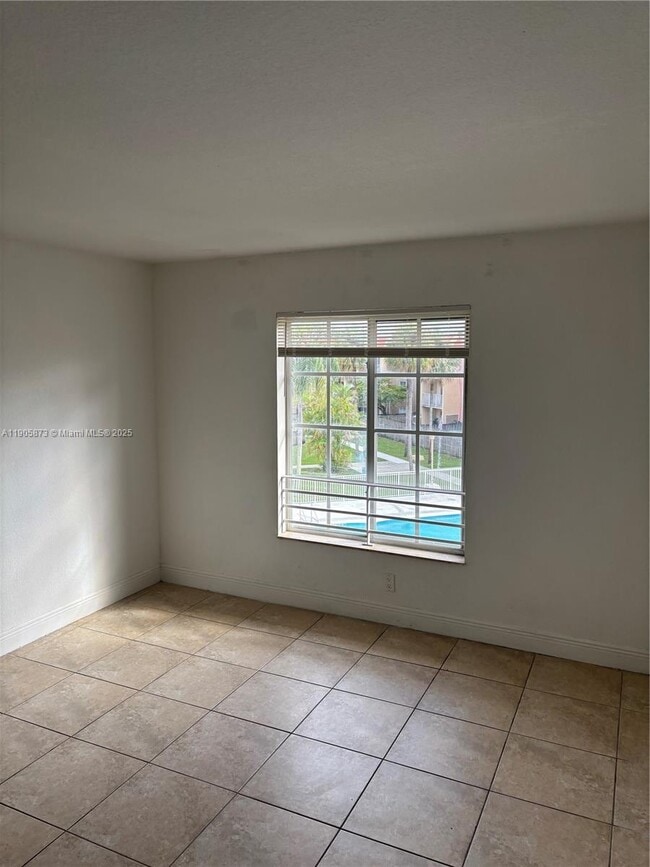 Building Photo - 5231 Geneva Ct