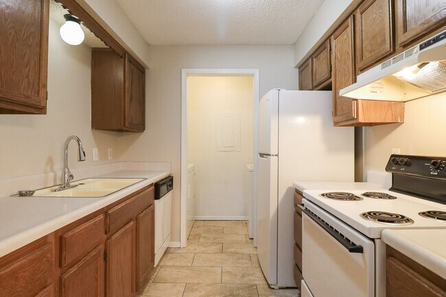 Building Photo - 2421 E 87th St