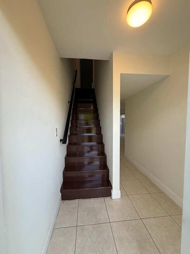 Building Photo - 3003 NW 5th Terrace