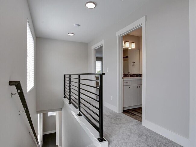 Building Photo - 1724 SE Ramona Street