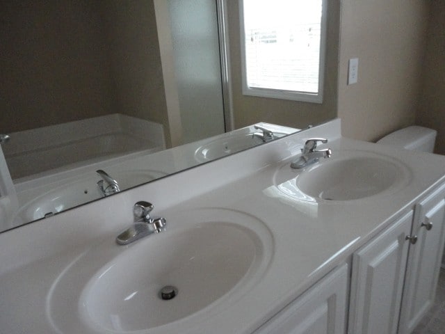 Building Photo - 210 Goldfinch Ct