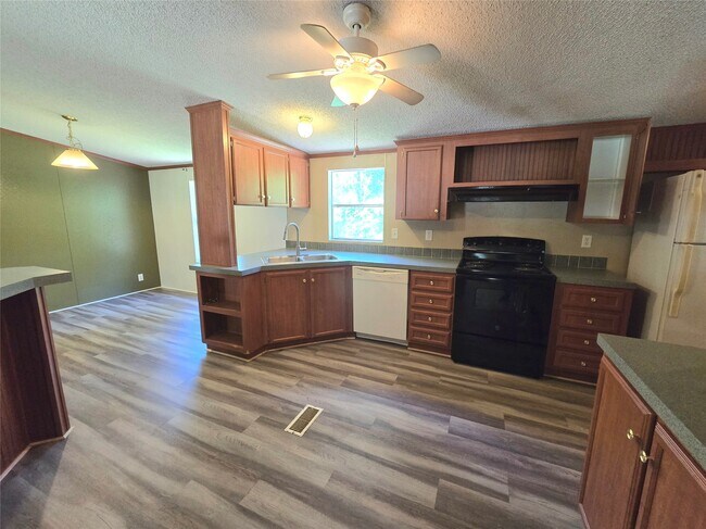 Building Photo - 111 Lakeside Woods Dr
