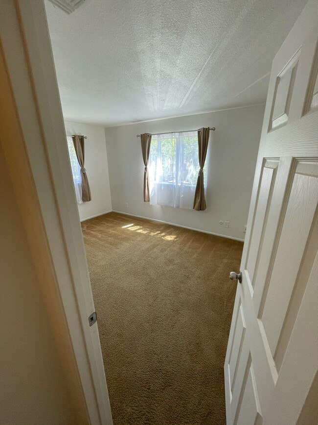 Building Photo - 2631-2631 V St